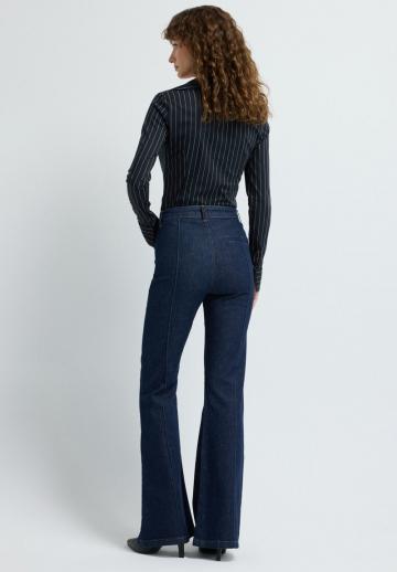 Клешеные джинсы