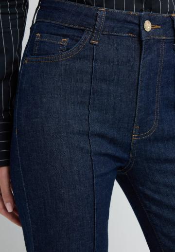 Клешеные джинсы