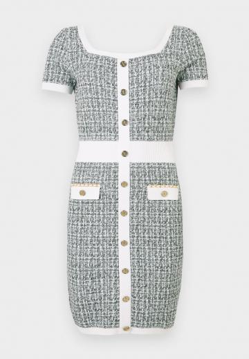 Вязаное платье