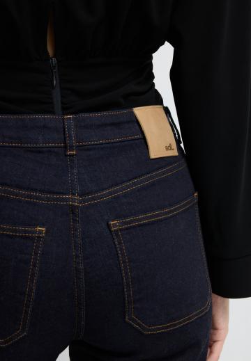 Клешеные брюки