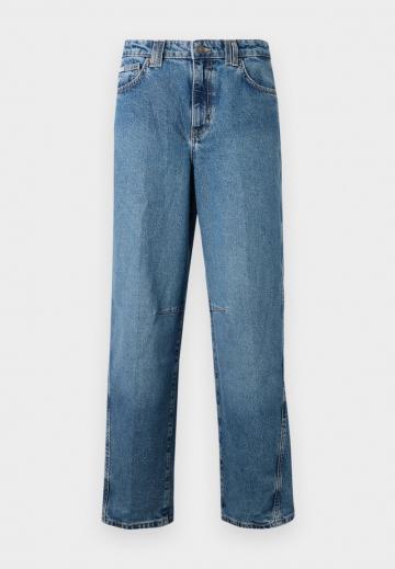 Свободные джинсы