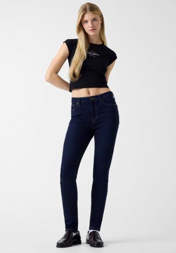Узкие джинсы