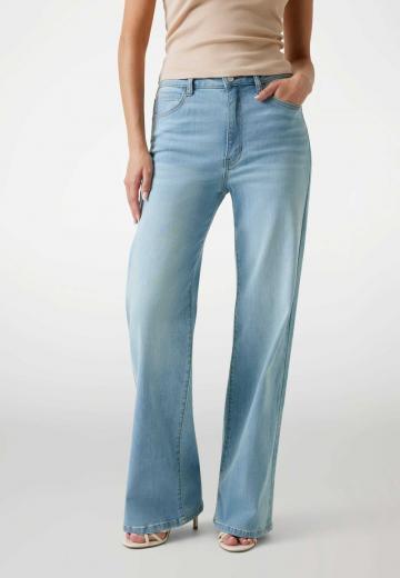 Клешеные джинсы
