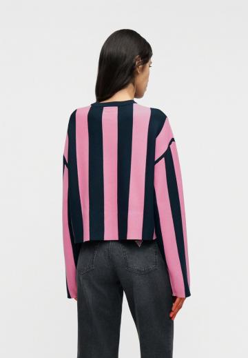 Пуловер в полоску