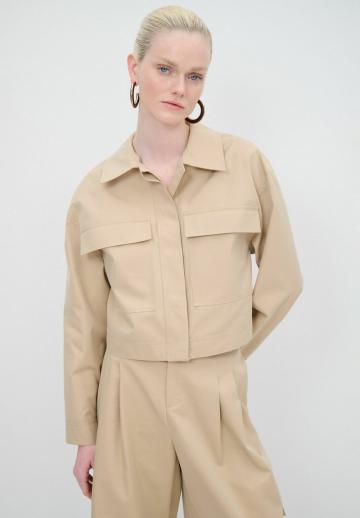 Куртка с накладнымит карманами