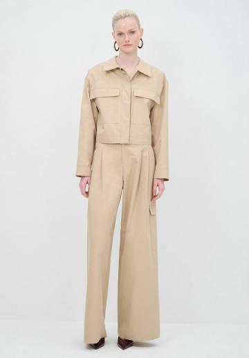 Куртка с накладнымит карманами