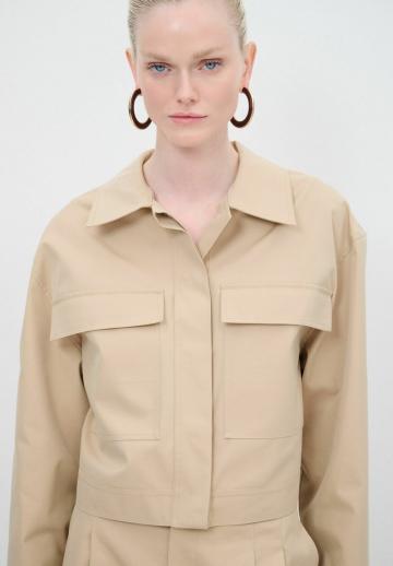 Куртка с накладнымит карманами