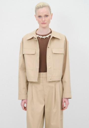 Куртка с накладнымит карманами