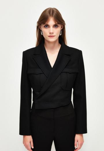 Блейзер с накладными карманами
