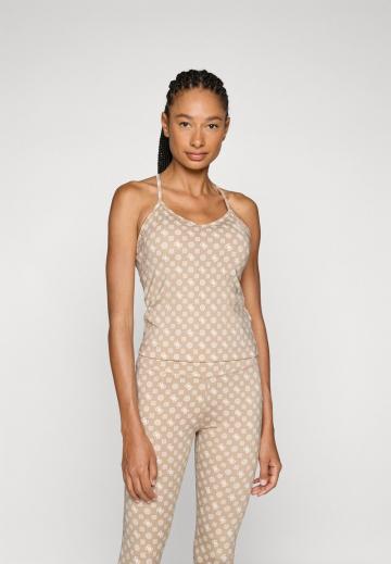 Спортивный топ