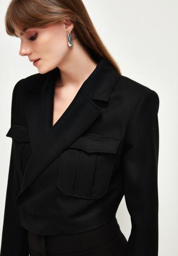 Блейзер с накладными карманами