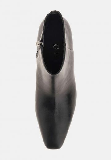 Полусапожки на высоком каблуке