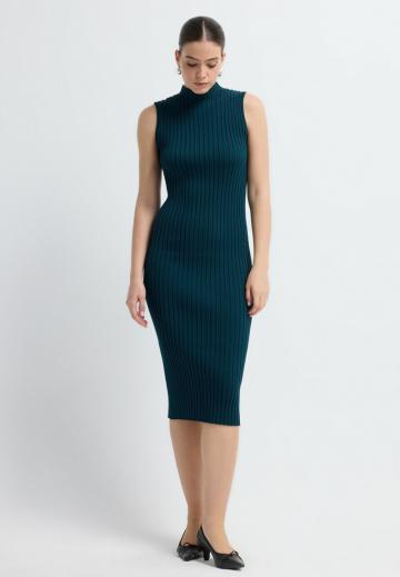 Вязаное платье