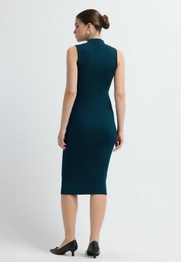 Вязаное платье