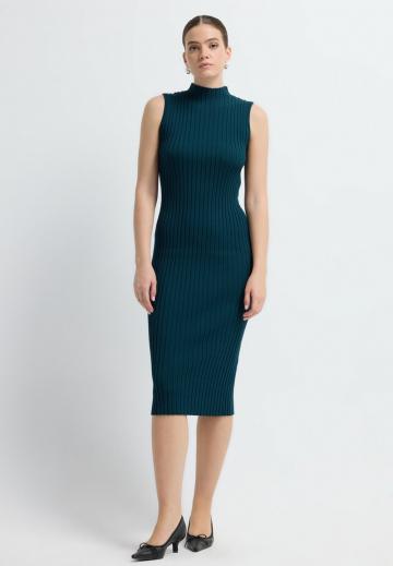Вязаное платье