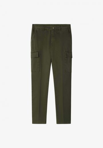 Брюки с накладными карманами