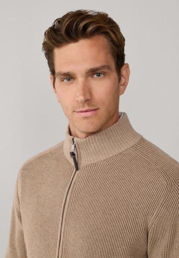 Вязаная кофта