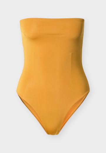 Слитный купальник