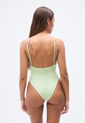 Слитный купальник