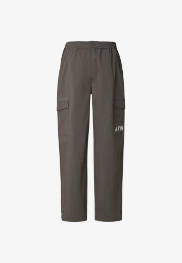 Брюки с накладными карманами