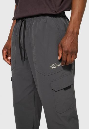 Брюки с накладными карманами