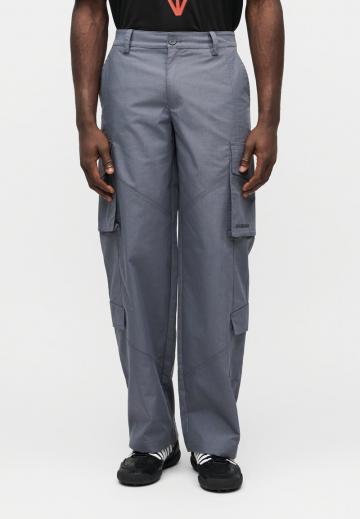 Брюки с накладными карманами