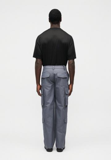 Брюки с накладными карманами