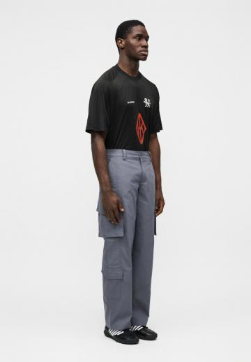 Брюки с накладными карманами