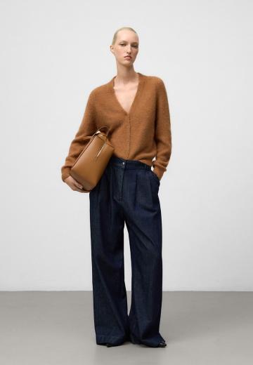 Вязаный жилет