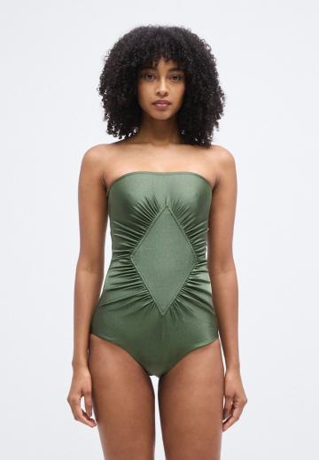 Слитный купальник