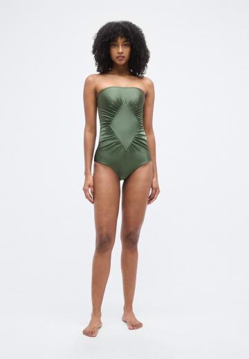 Слитный купальник