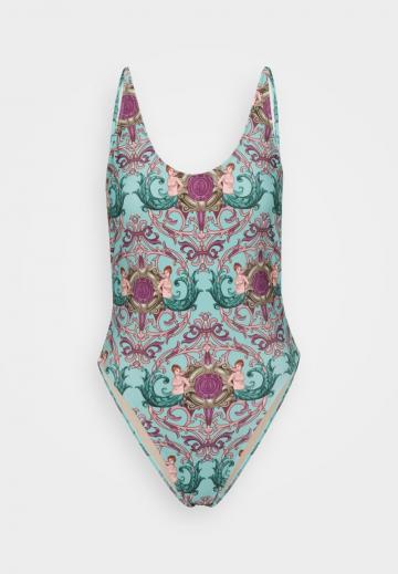 Слитный купальник