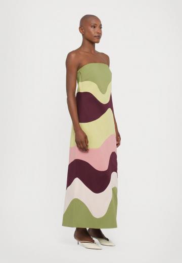 Платье без бретелек