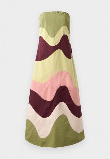 Платье без бретелек