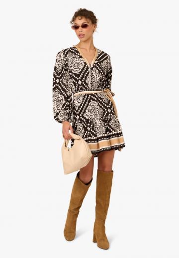 Короткое платье