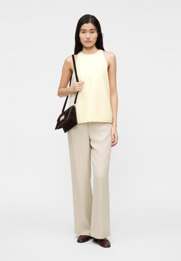 Блузка без рукавов