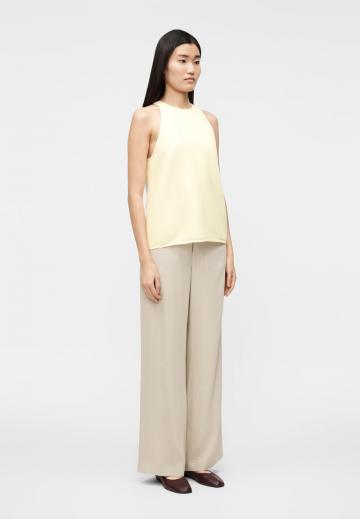 Блузка без рукавов