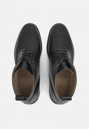 Ботинки на шнуровке