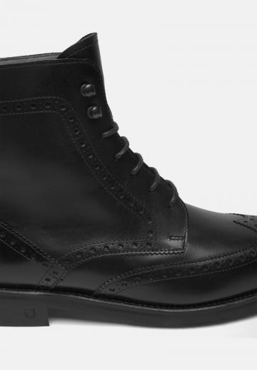 Ботинки на шнуровке