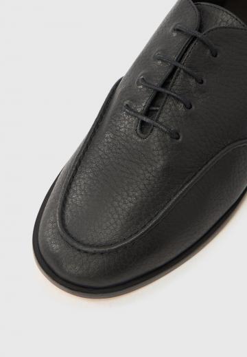 Ботинки на шнуровке