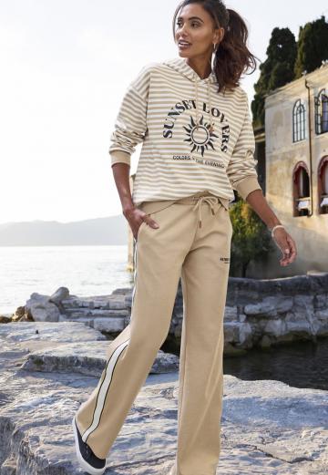 Пуловер с капюшоном