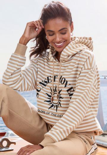 Пуловер с капюшоном