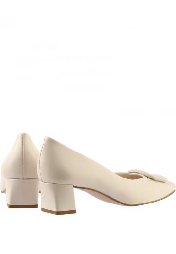 Туфли с высоким носом