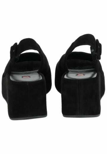 Босоножки на танкетке