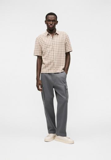 Брюки с накладными карманами