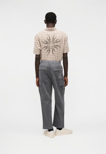 Брюки с накладными карманами