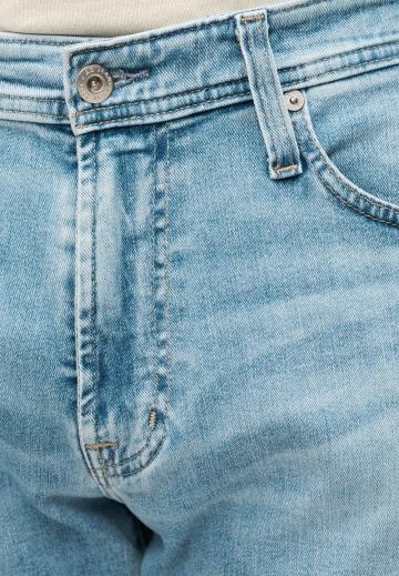 Прямые джинсы