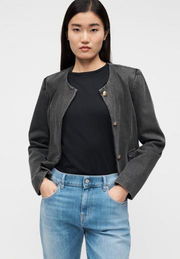 Короткие джинсы