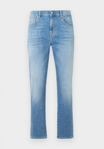 Короткие джинсы