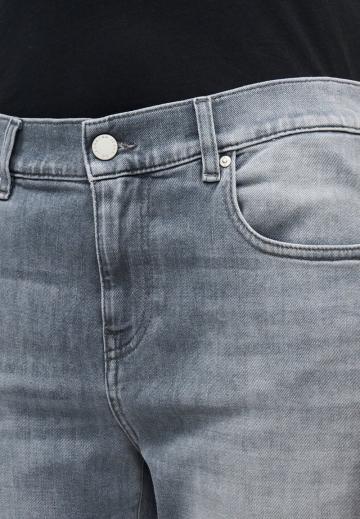 Короткие джинсы